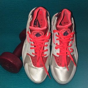 BUY ME 👟NIKE Ladies AIR HUARACHE gray white & bright orange!!